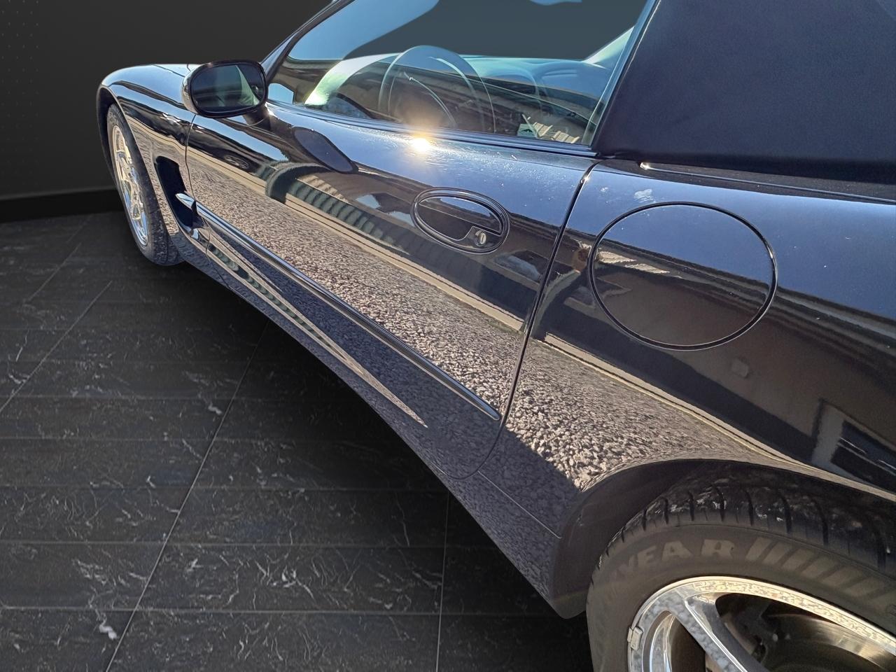 Chevrolet Corvette 2D Convertible 2004