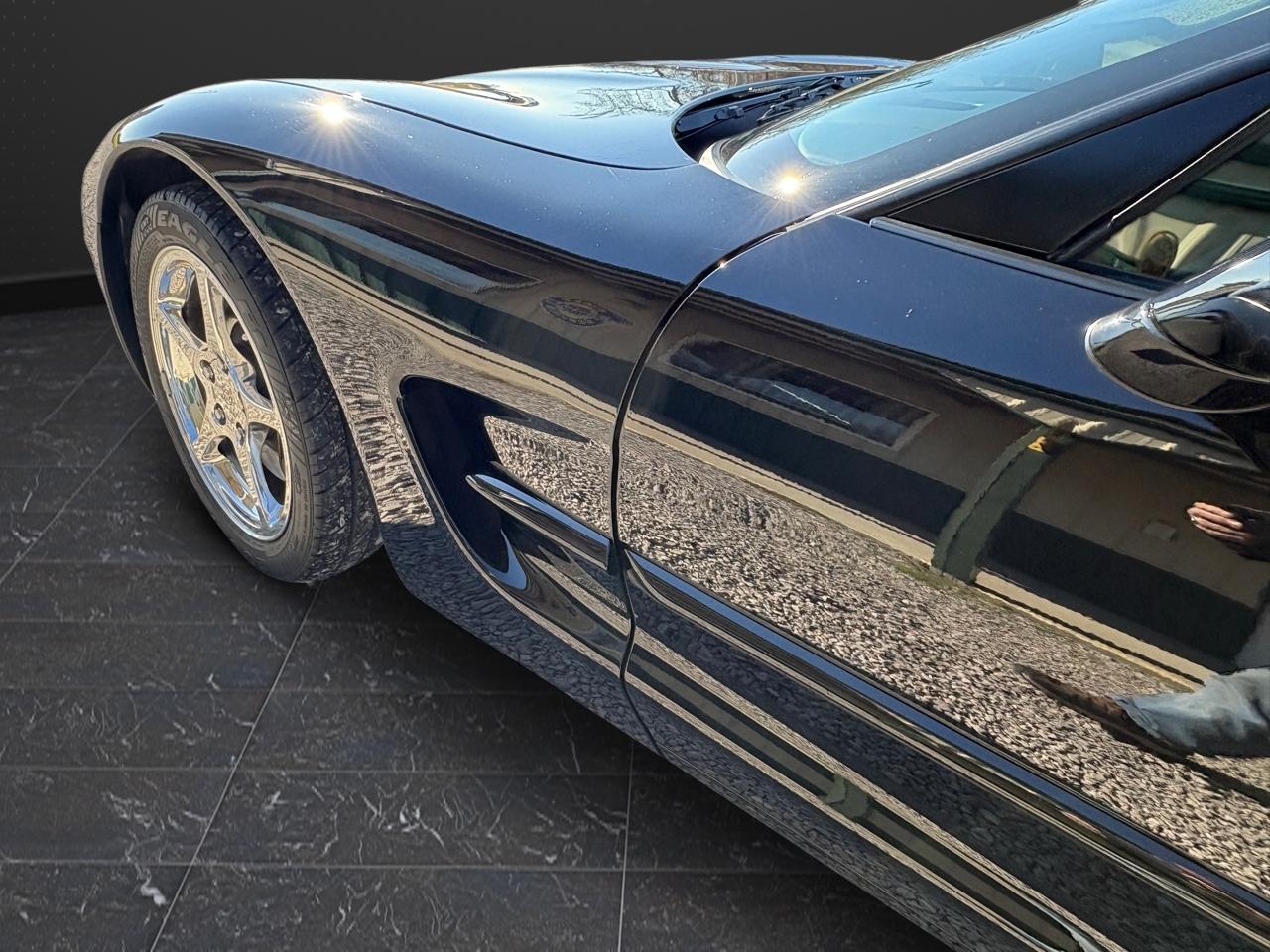 Chevrolet Corvette 2D Convertible 2004