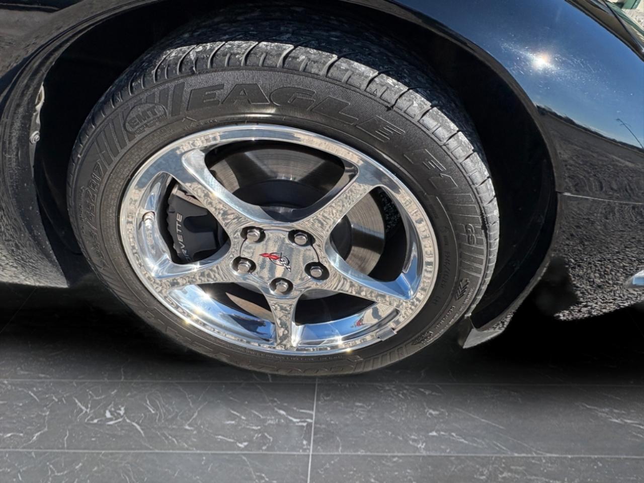 Chevrolet Corvette 2D Convertible 2004