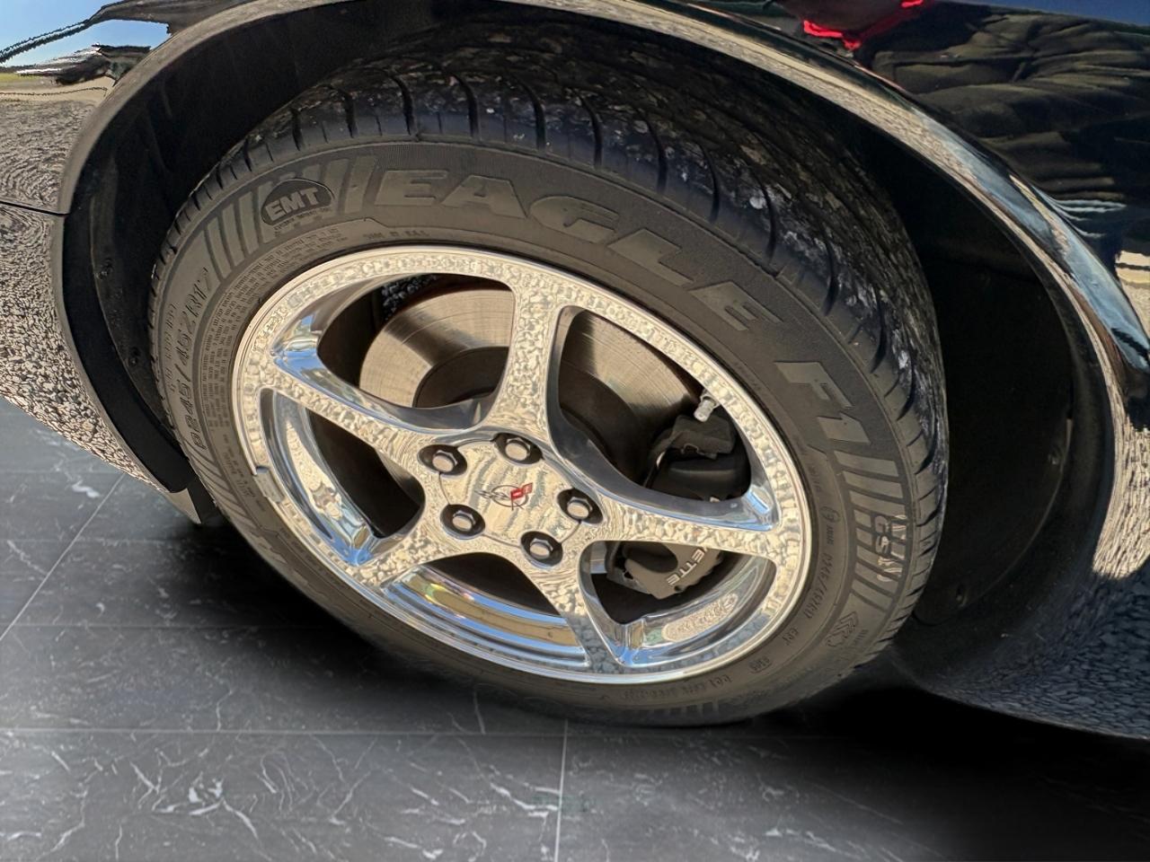 Chevrolet Corvette 2D Convertible 2004