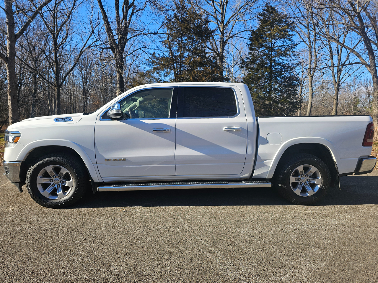 RAM 1500 Laramie 4x4 Crew Cab 5'7" Box 2021