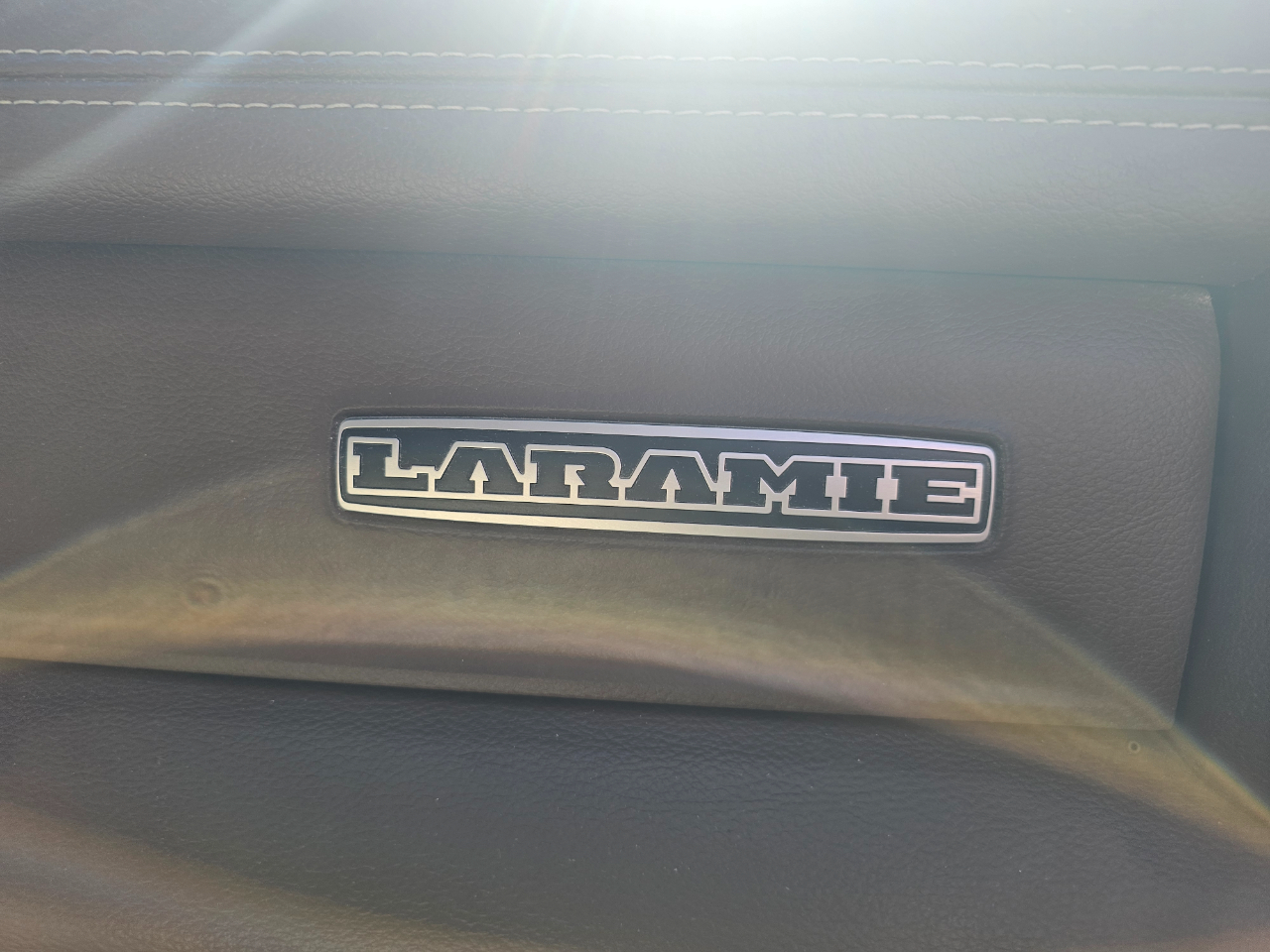 RAM 1500 Laramie 4x4 Crew Cab 5'7" Box 2021