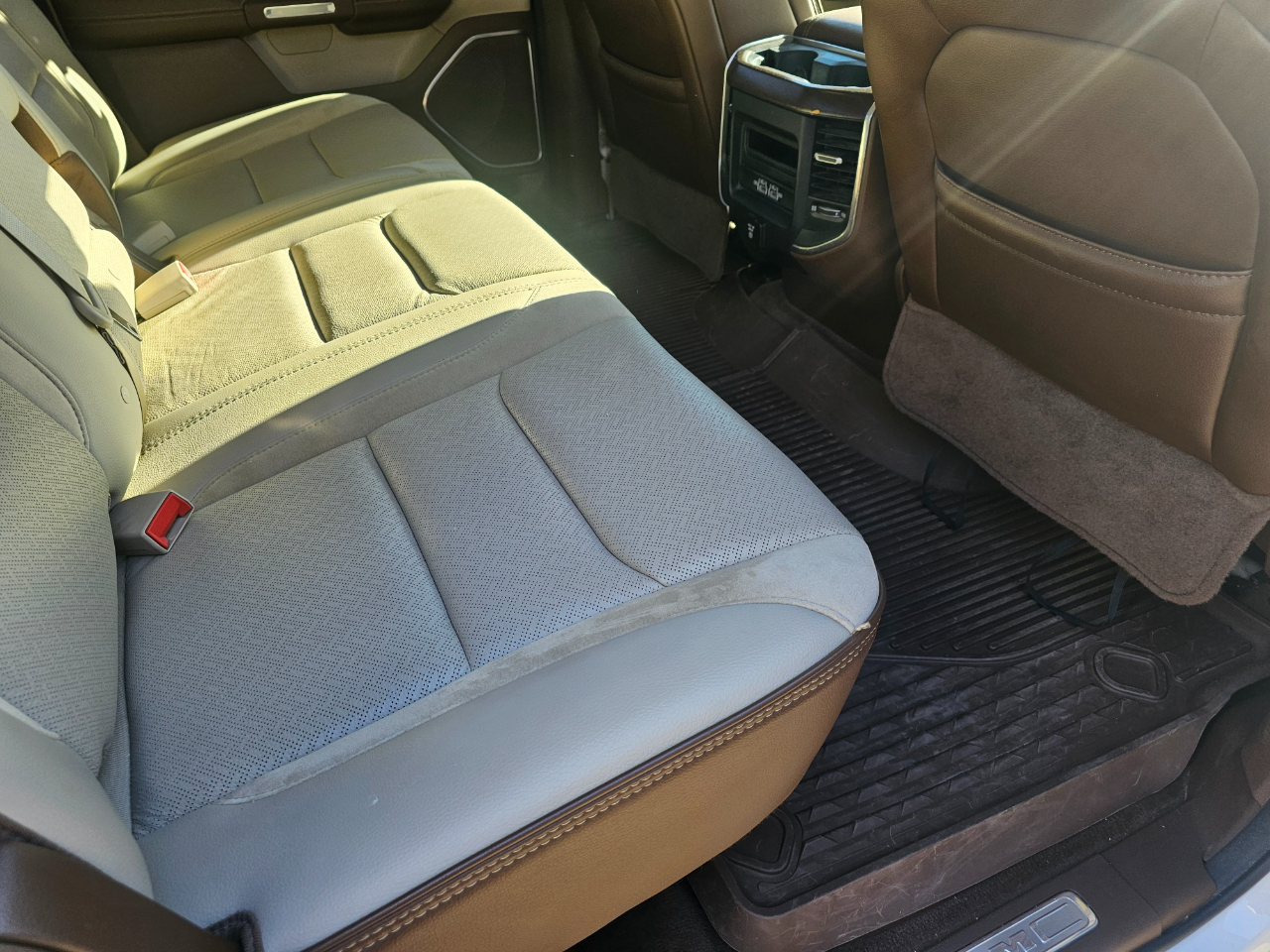 RAM 1500 Laramie 4x4 Crew Cab 5'7" Box 2021