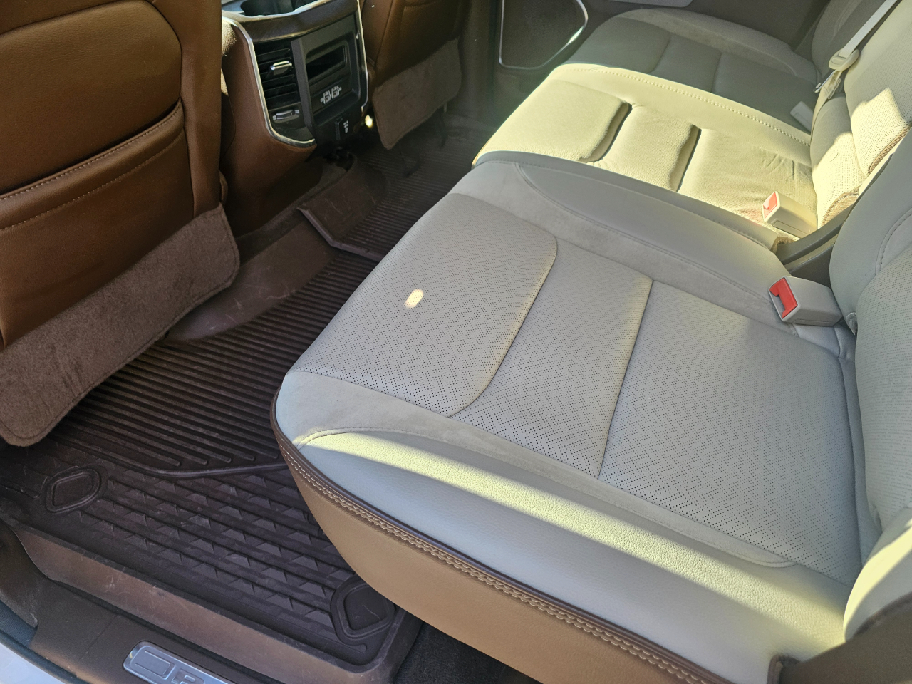 RAM 1500 Laramie 4x4 Crew Cab 5'7" Box 2021