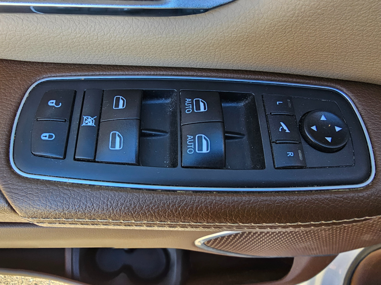 RAM 1500 Laramie 4x4 Crew Cab 5'7" Box 2021