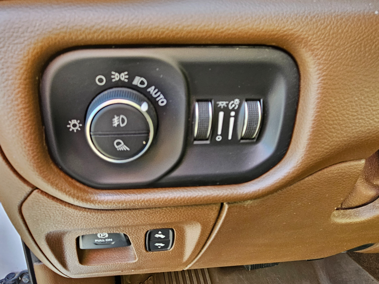 RAM 1500 Laramie 4x4 Crew Cab 5'7" Box 2021