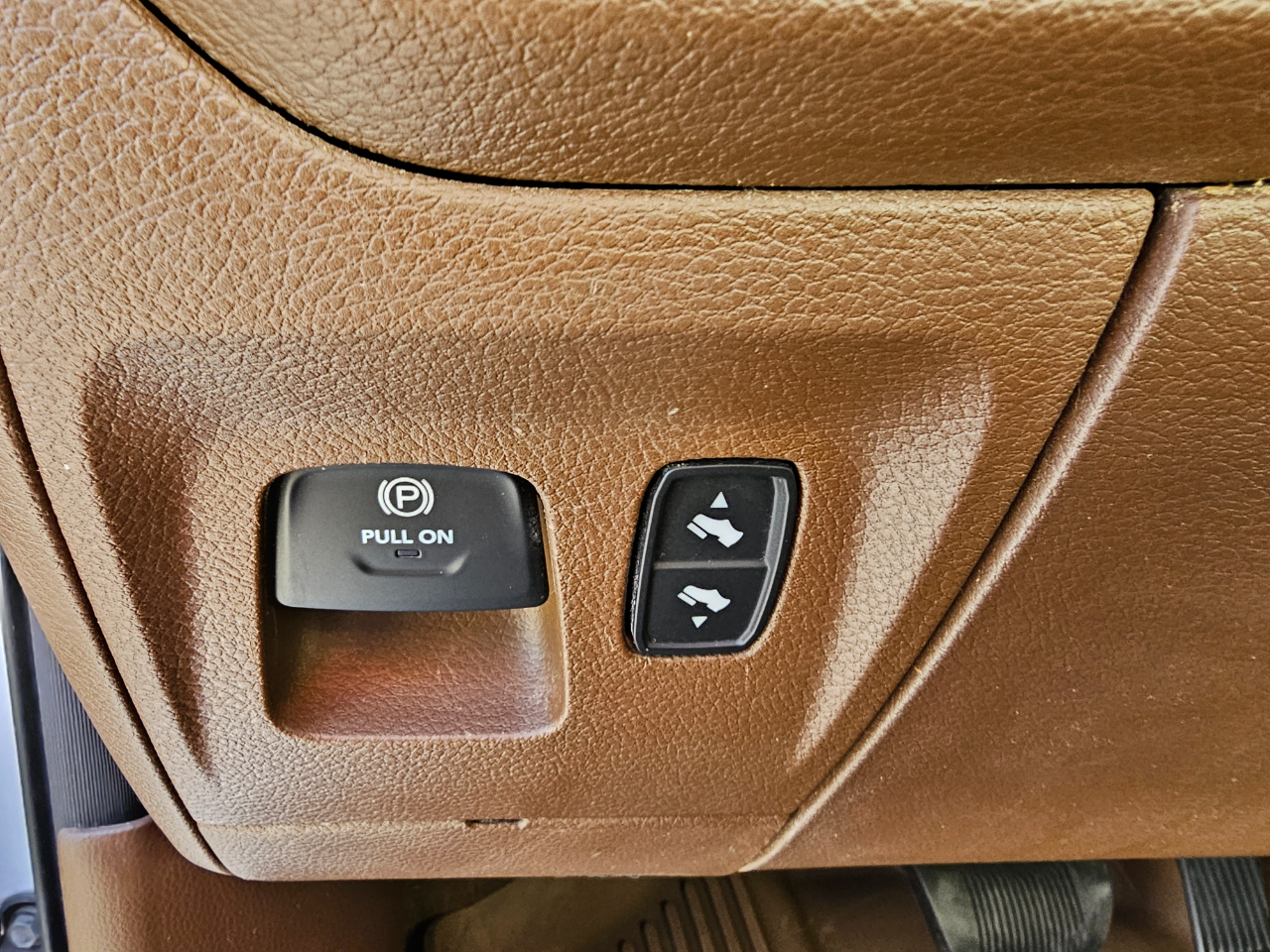 RAM 1500 Laramie 4x4 Crew Cab 5'7" Box 2021