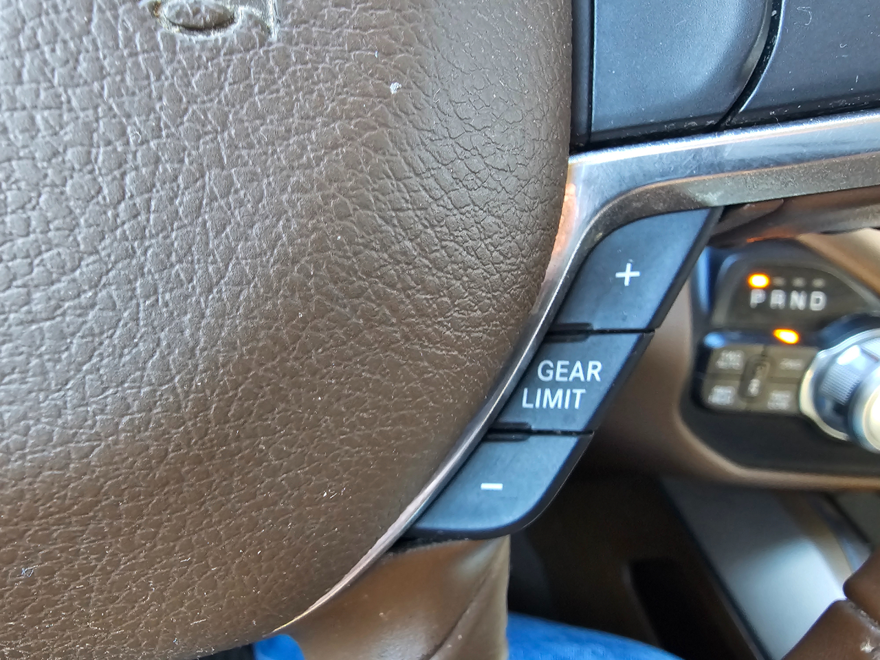 RAM 1500 Laramie 4x4 Crew Cab 5'7" Box 2021