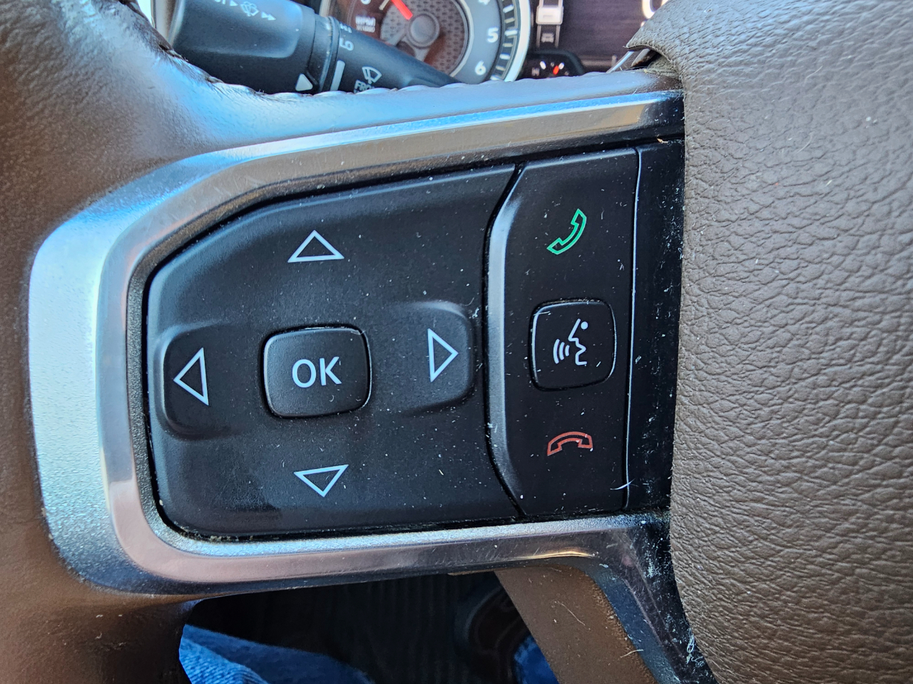 RAM 1500 Laramie 4x4 Crew Cab 5'7" Box 2021