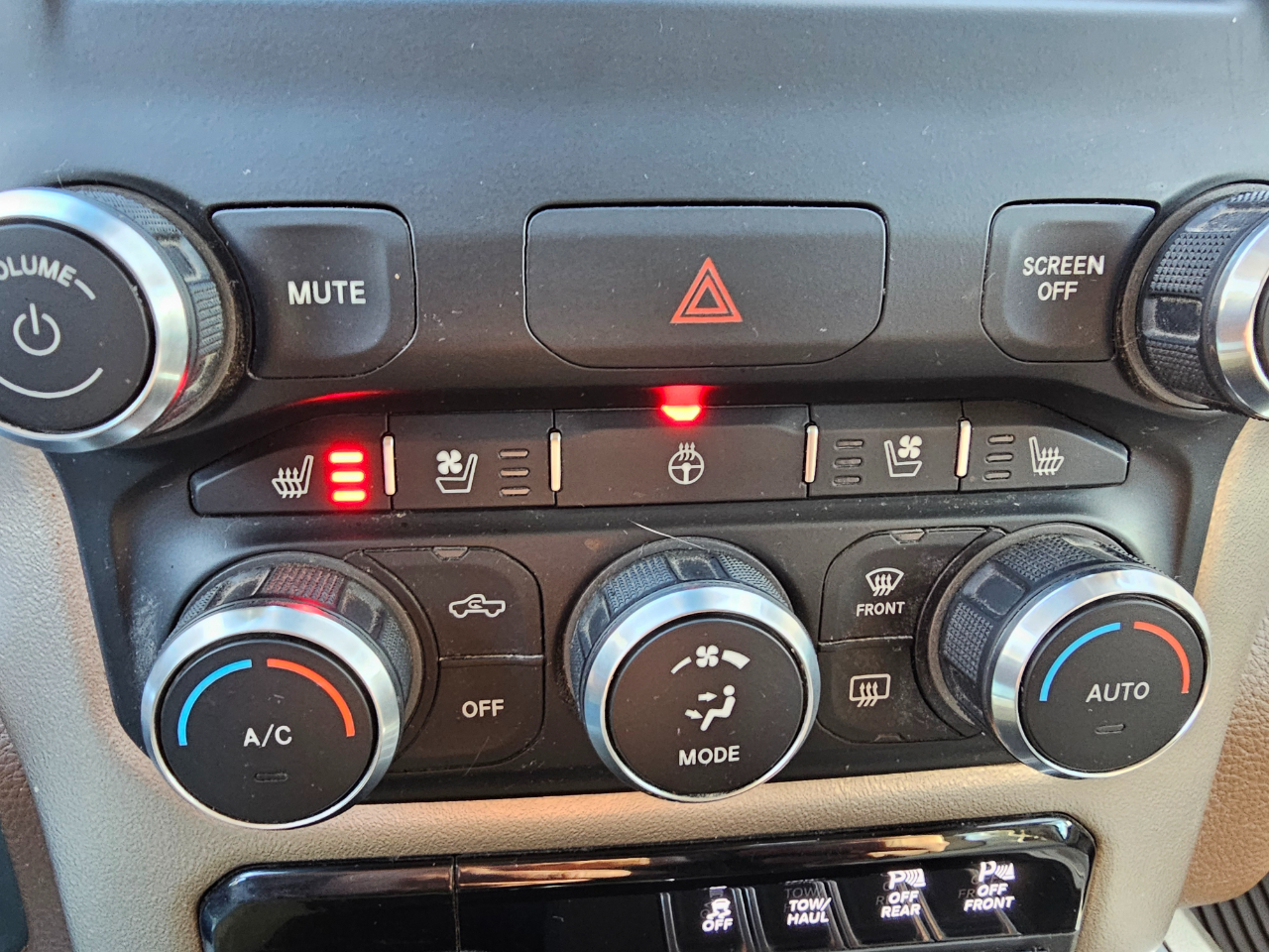 RAM 1500 Laramie 4x4 Crew Cab 5'7" Box 2021