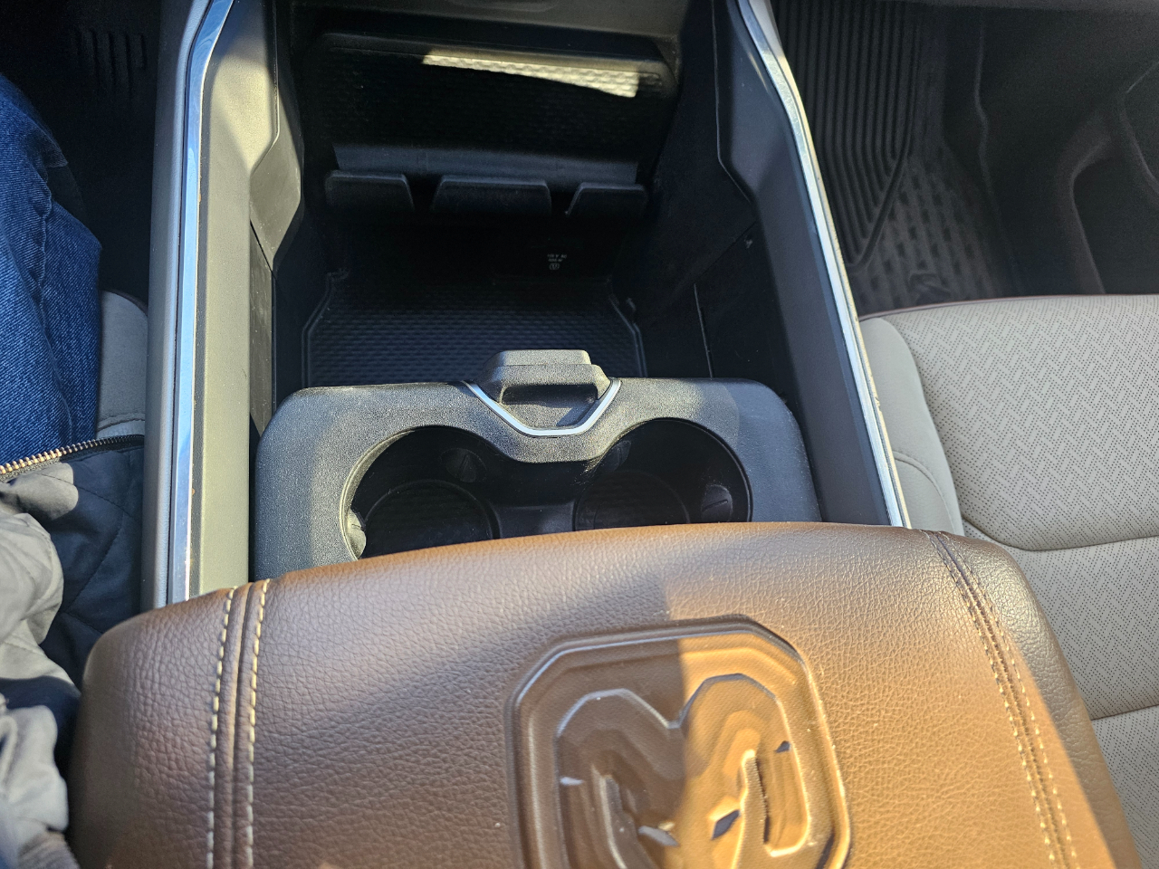 RAM 1500 Laramie 4x4 Crew Cab 5'7" Box 2021