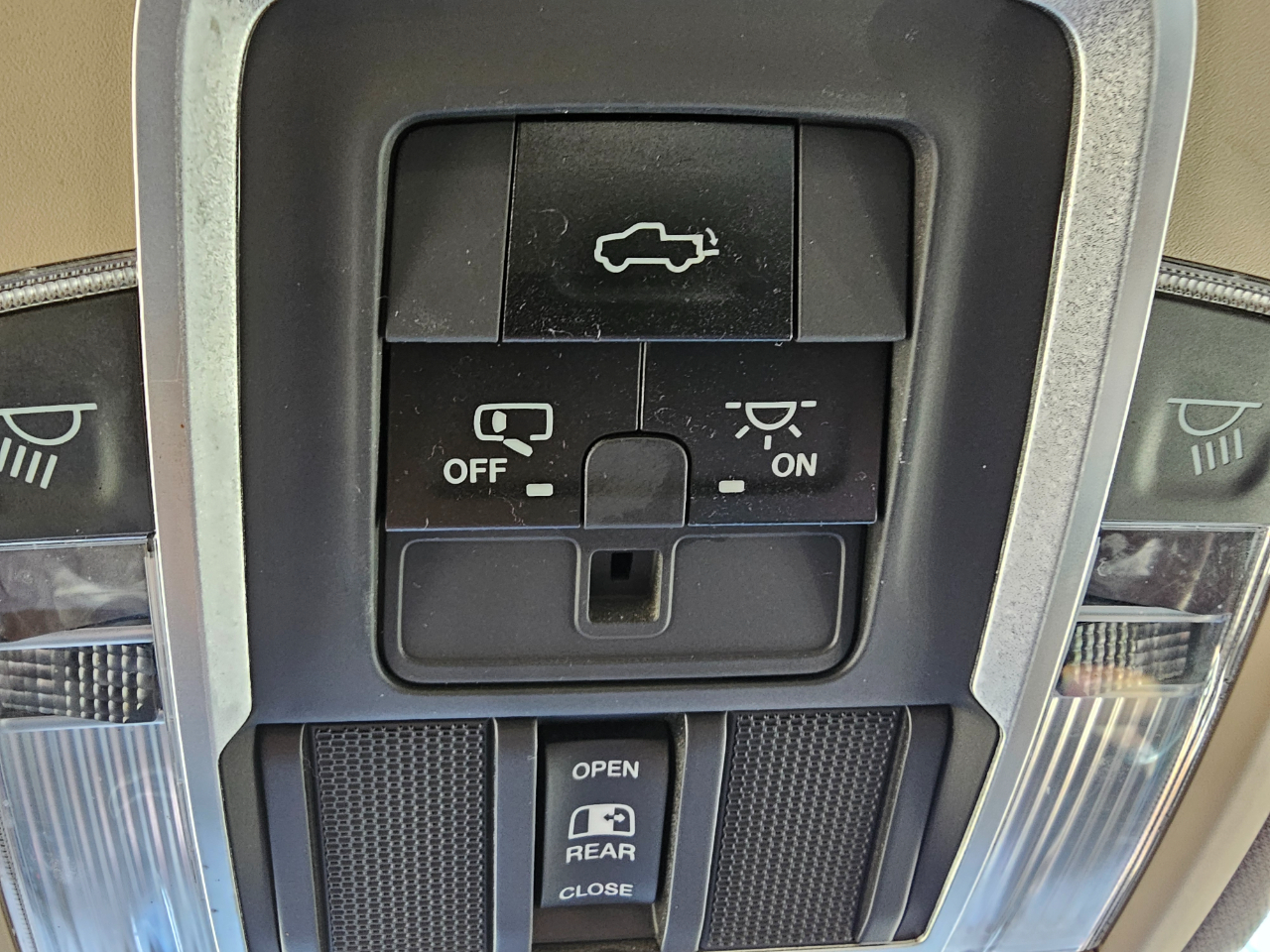 RAM 1500 Laramie 4x4 Crew Cab 5'7" Box 2021