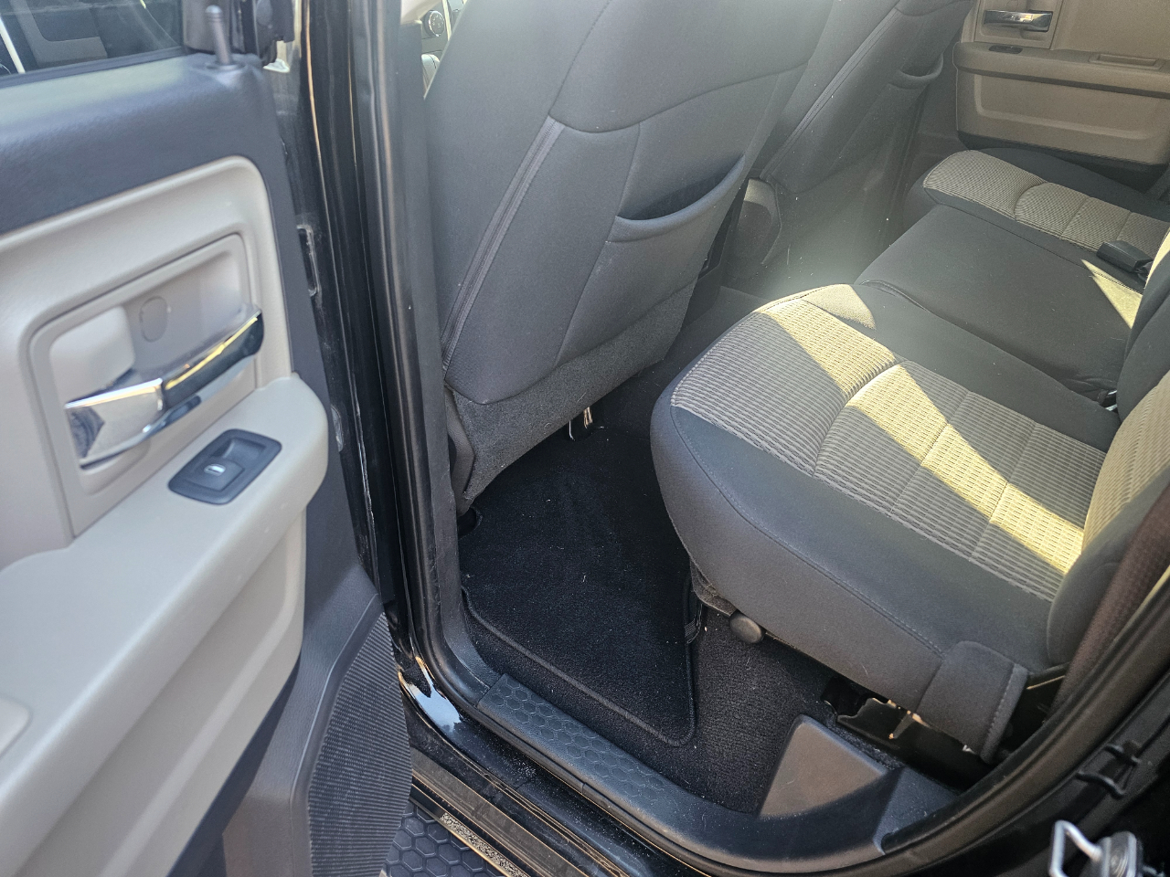 RAM 1500 4WD Quad Cab 140.5" Big Horn 2012