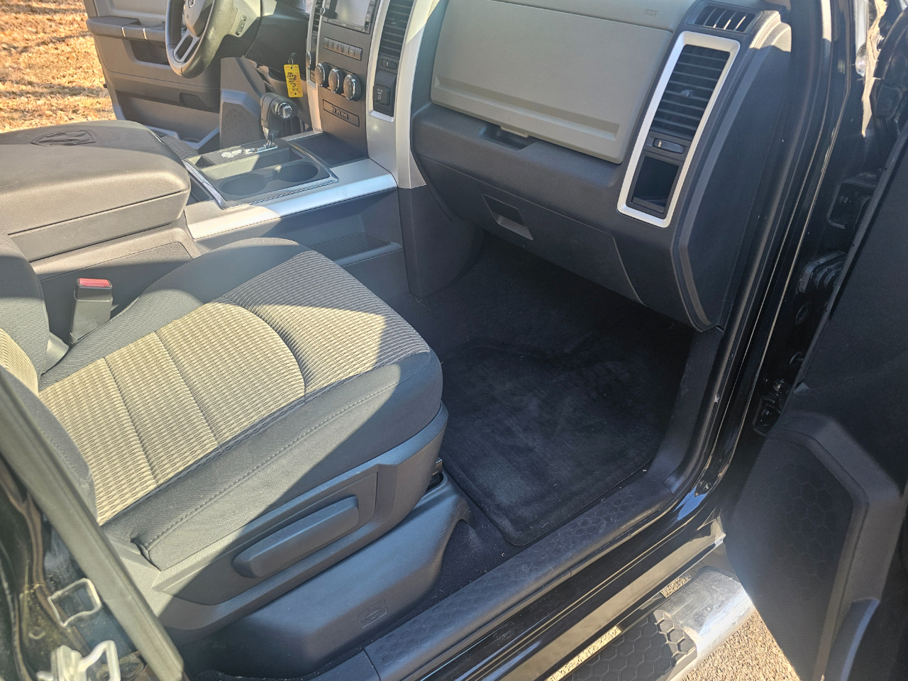 RAM 1500 4WD Quad Cab 140.5" Big Horn 2012