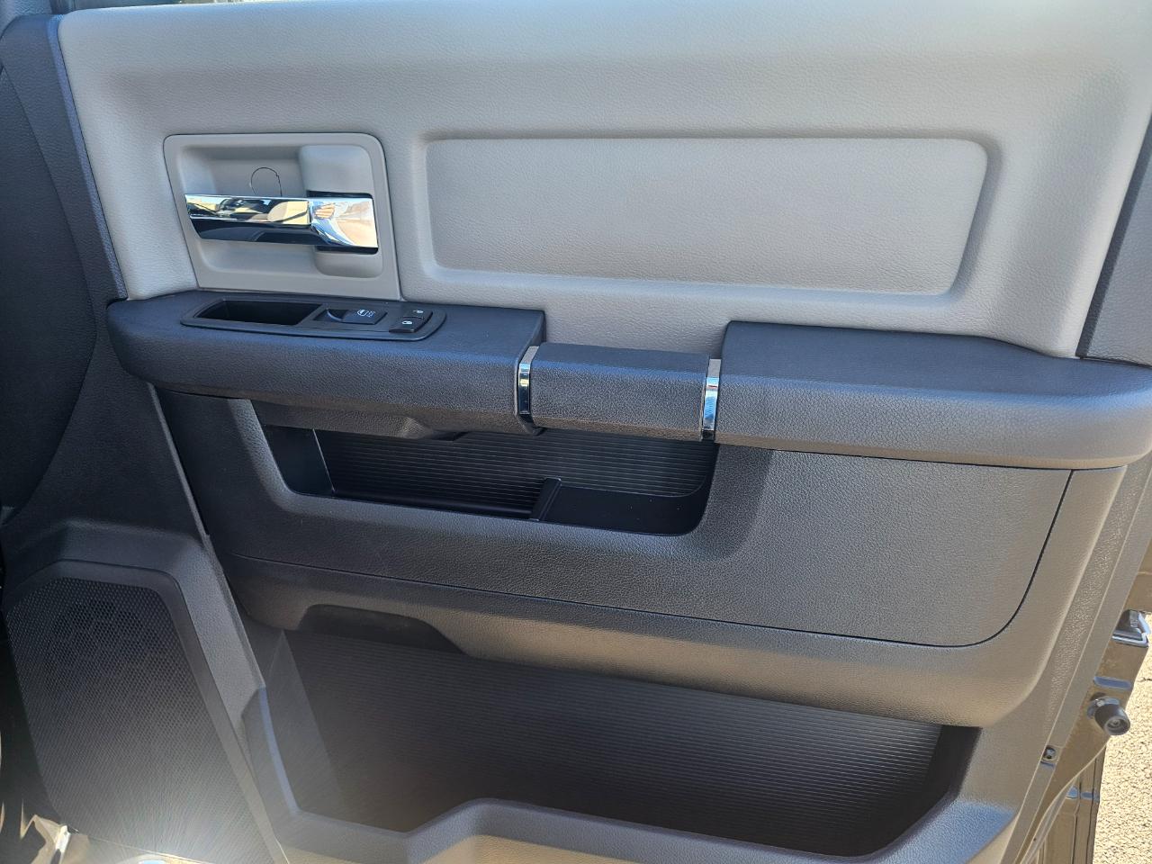 RAM 1500 4WD Quad Cab 140.5" Big Horn 2012