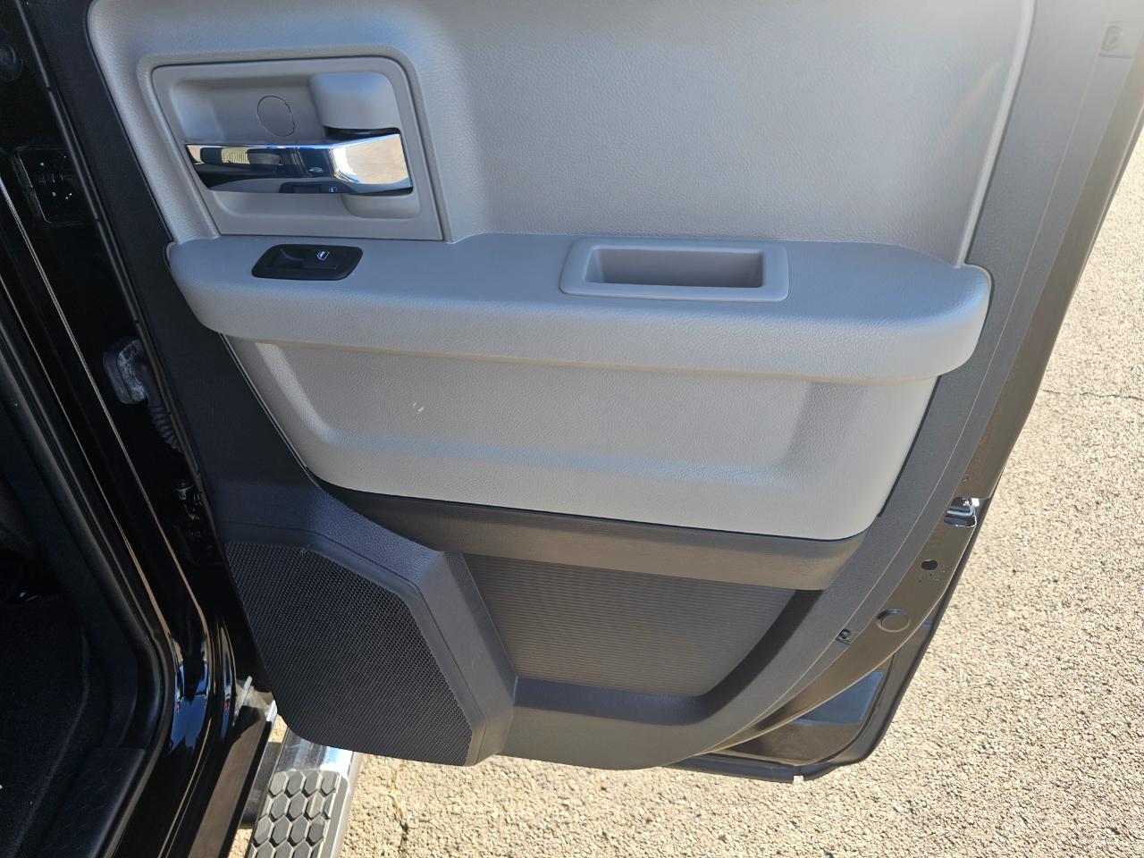 RAM 1500 4WD Quad Cab 140.5" Big Horn 2012