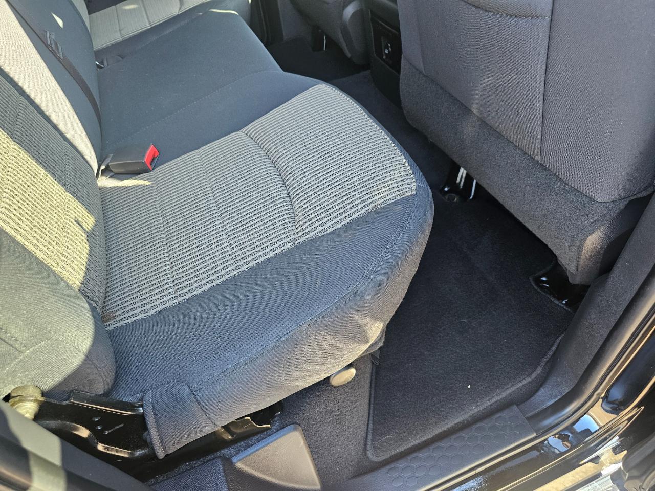 RAM 1500 4WD Quad Cab 140.5" Big Horn 2012