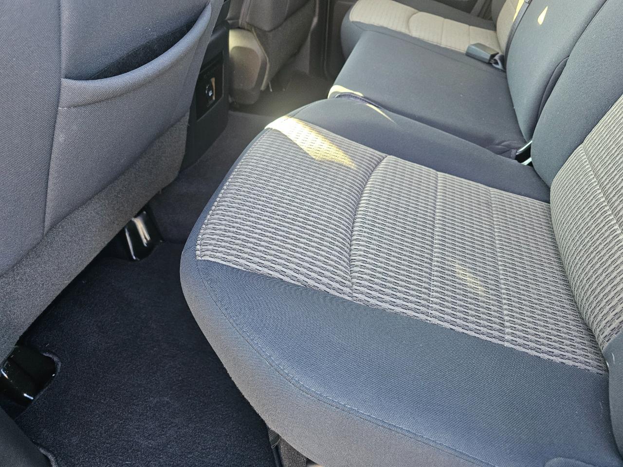 RAM 1500 4WD Quad Cab 140.5" Big Horn 2012