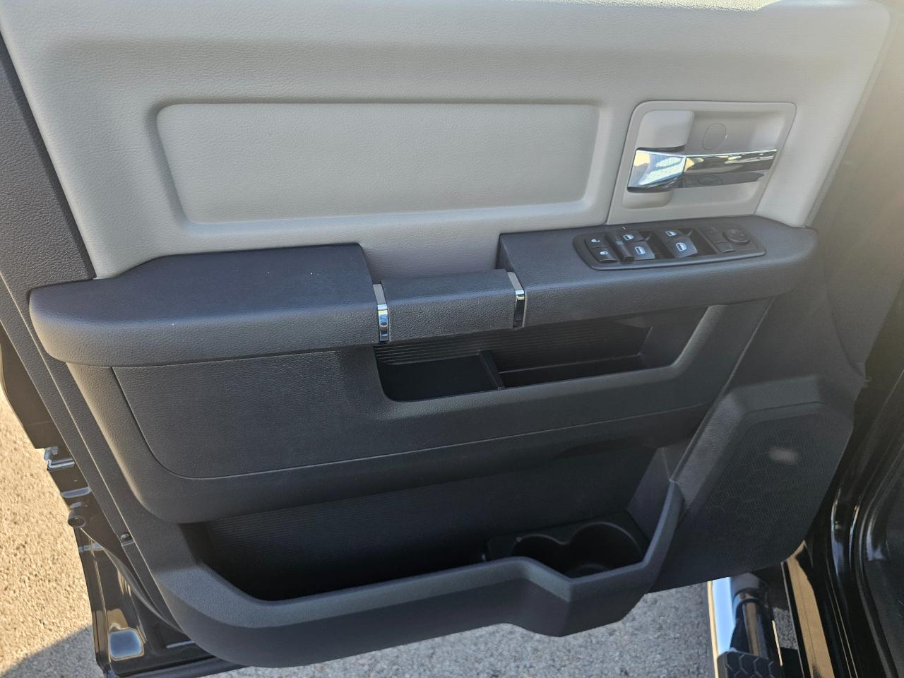 RAM 1500 4WD Quad Cab 140.5" Big Horn 2012