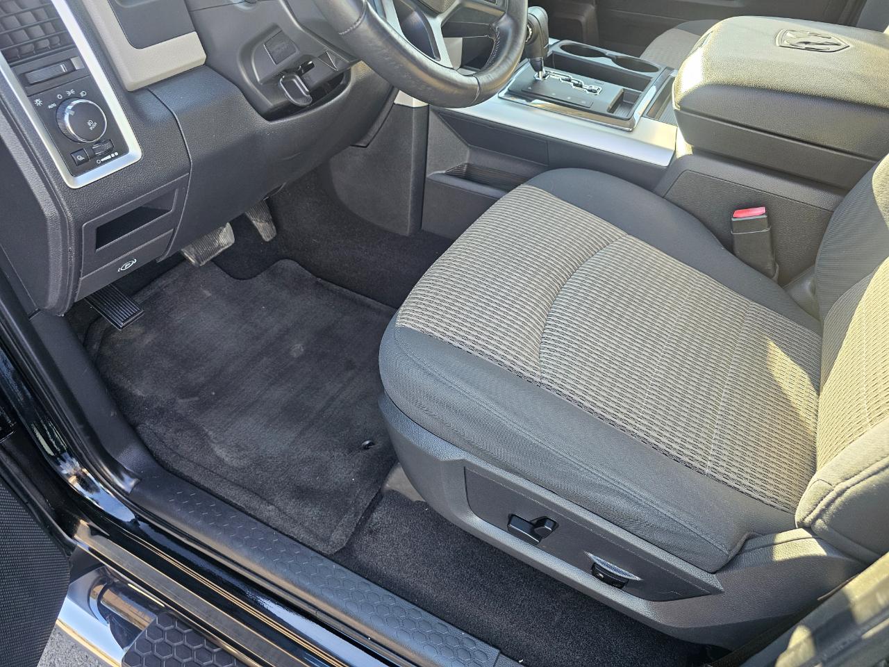 RAM 1500 4WD Quad Cab 140.5" Big Horn 2012