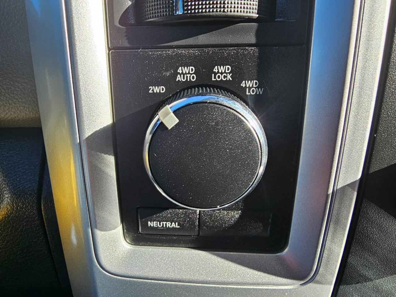 RAM 1500 4WD Quad Cab 140.5" Big Horn 2012