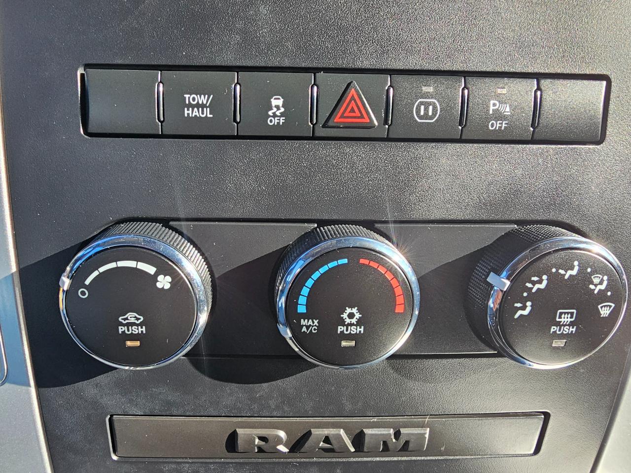 RAM 1500 4WD Quad Cab 140.5" Big Horn 2012