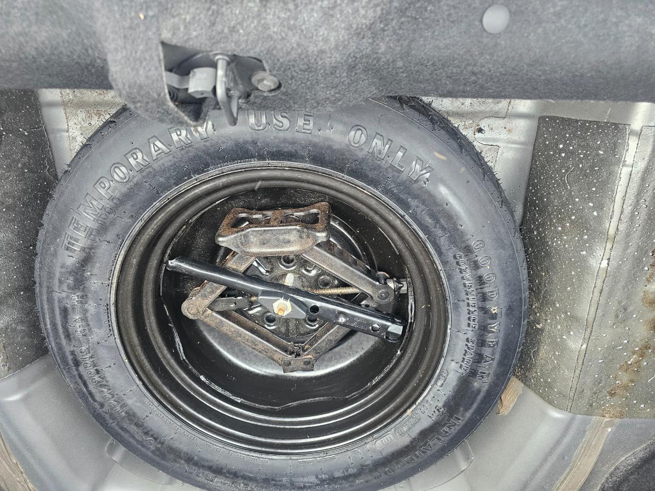 Dodge Avenger 4dr Sdn SE 2013