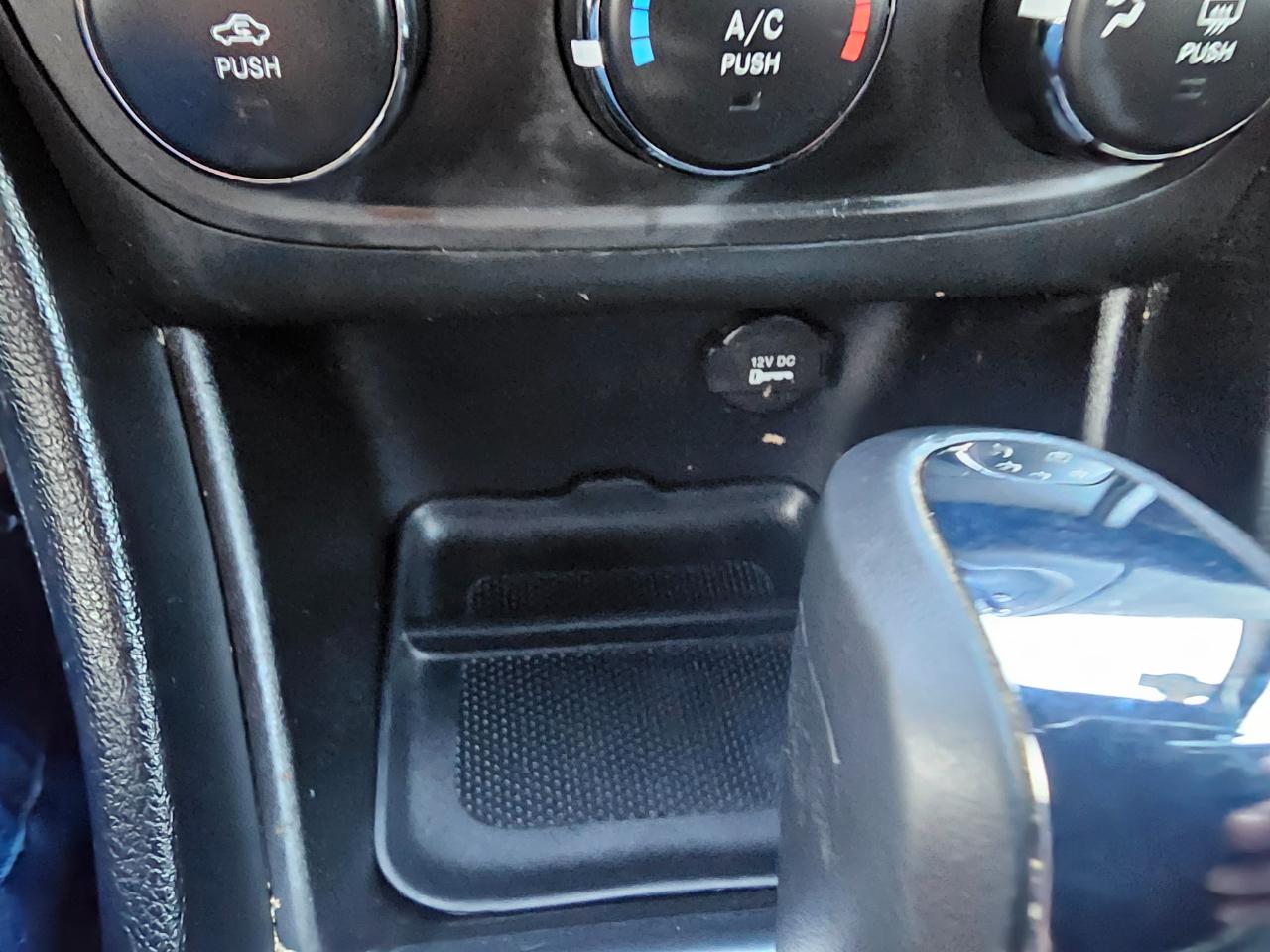 Dodge Avenger 4dr Sdn SE 2013