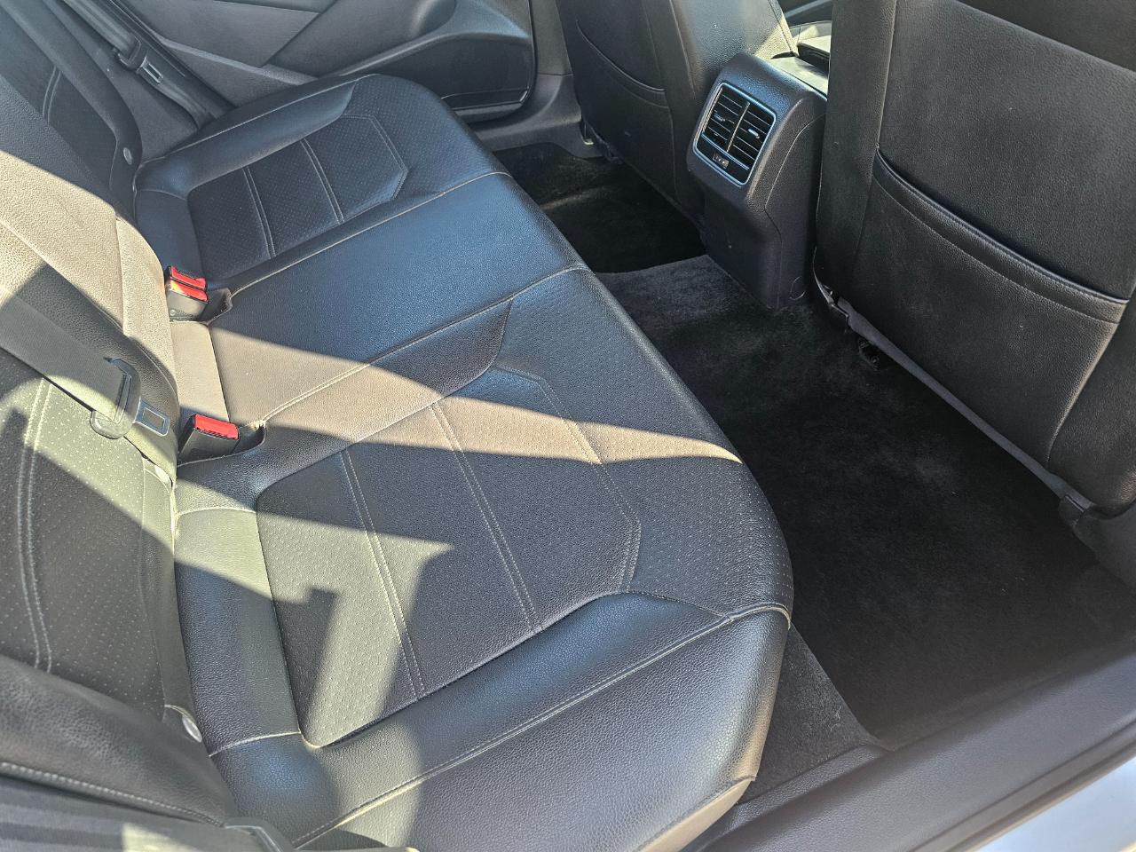 Volkswagen Passat 4dr Sdn 2.0L Manual TDI SE 2015