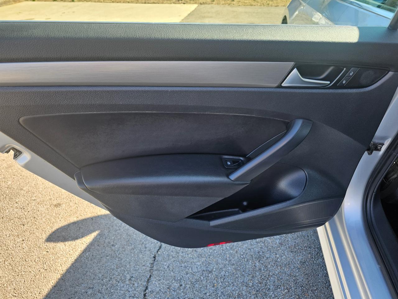 Volkswagen Passat 4dr Sdn 2.0L Manual TDI SE 2015