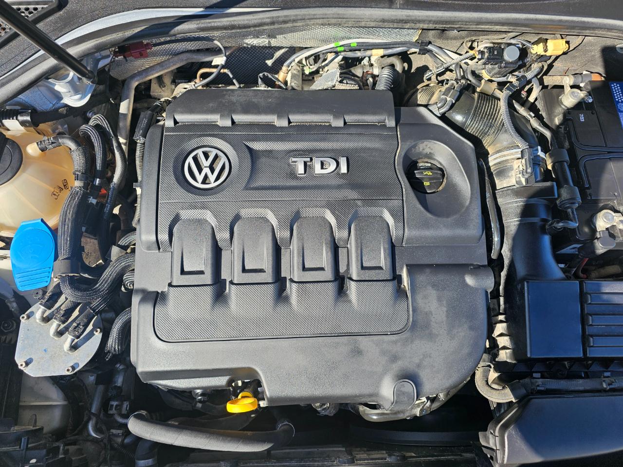 Volkswagen Passat 4dr Sdn 2.0L Manual TDI SE 2015