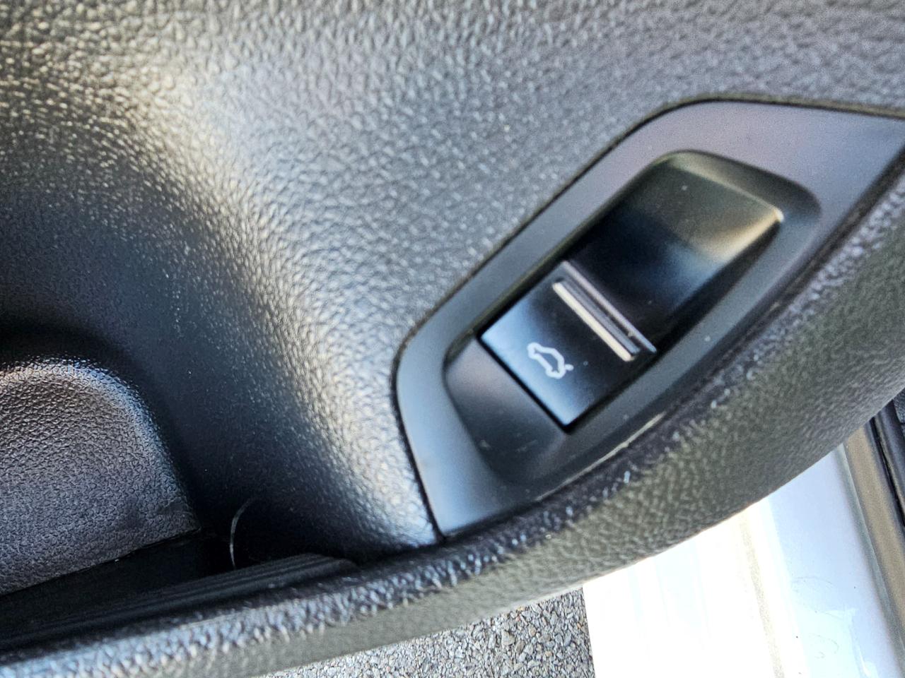 Volkswagen Passat 4dr Sdn 2.0L Manual TDI SE 2015