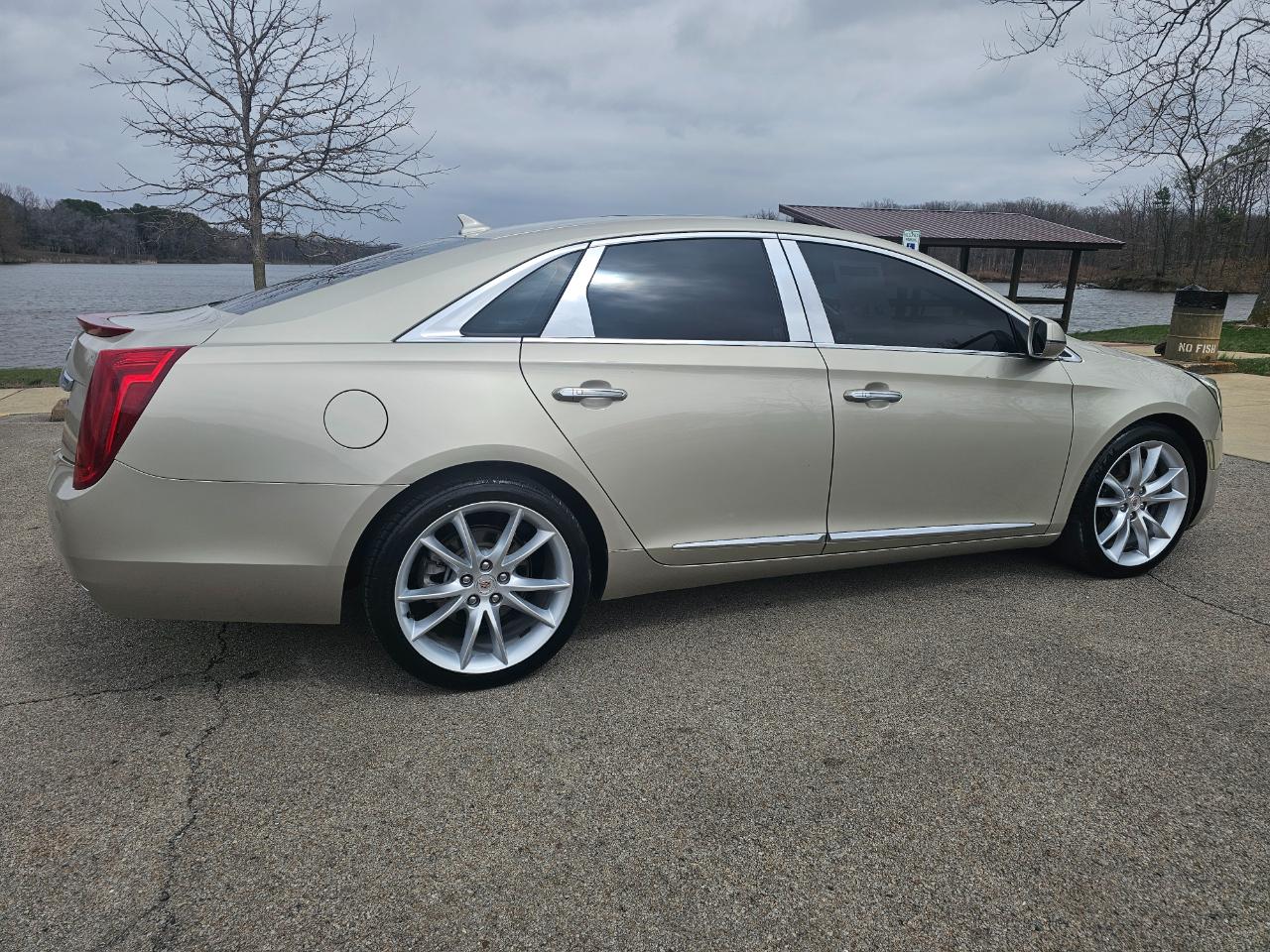 Cadillac XTS 4dr Sdn Premium FWD 2014