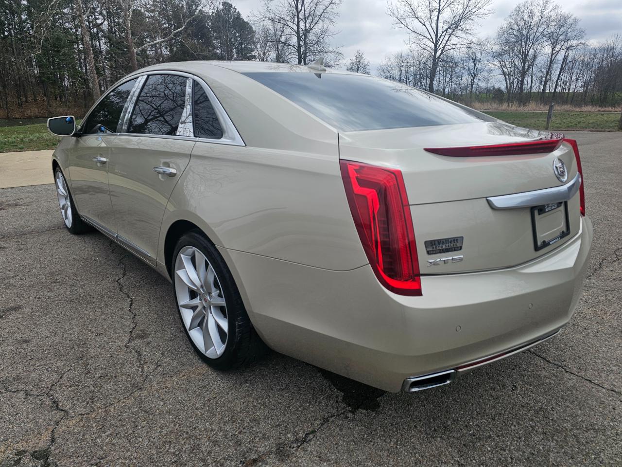 Cadillac XTS 4dr Sdn Premium FWD 2014