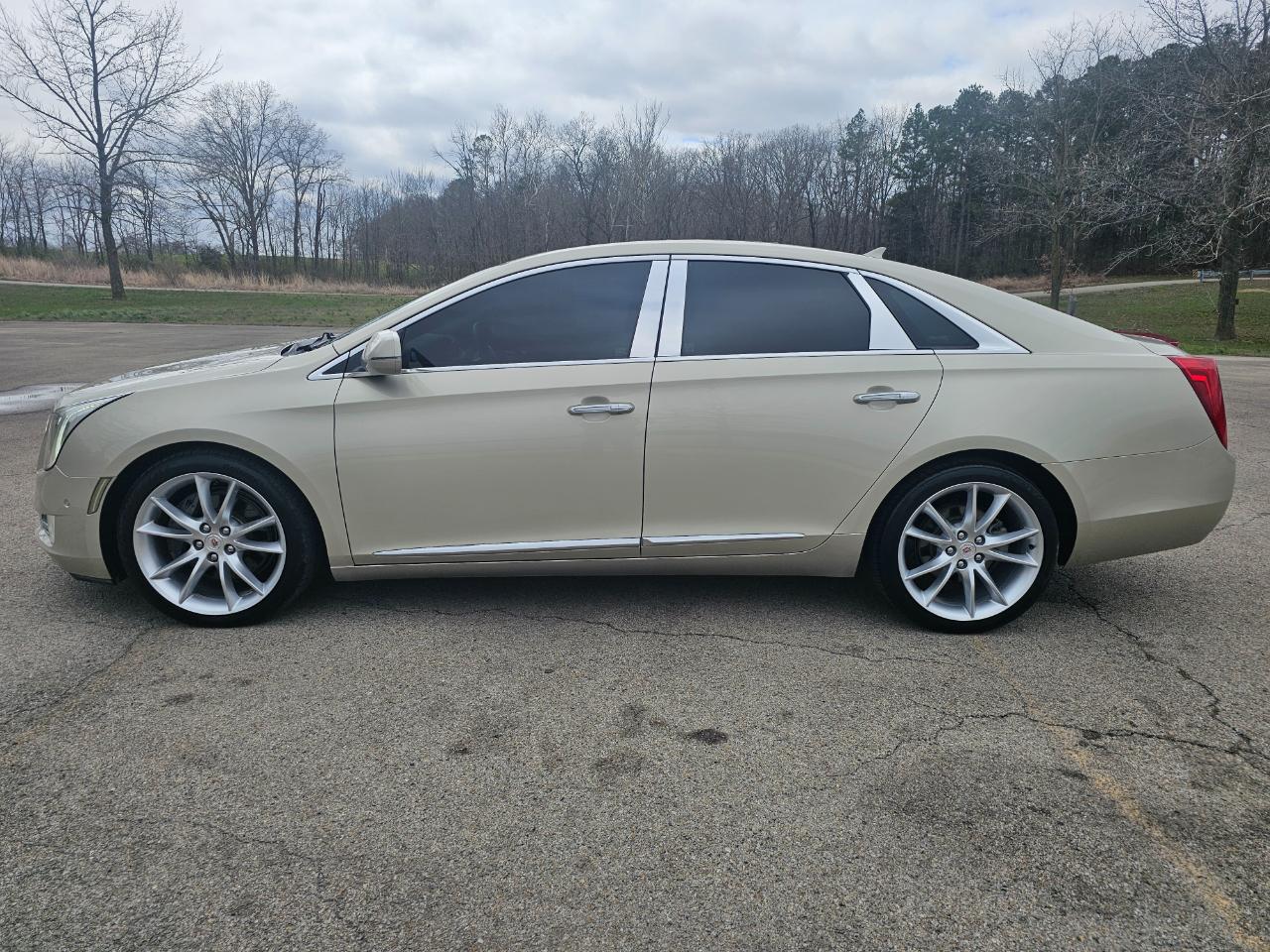 Cadillac XTS 4dr Sdn Premium FWD 2014