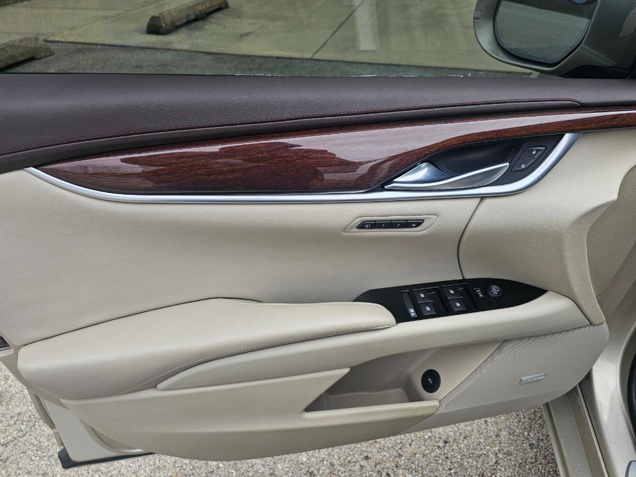 Cadillac XTS 4dr Sdn Premium FWD 2014