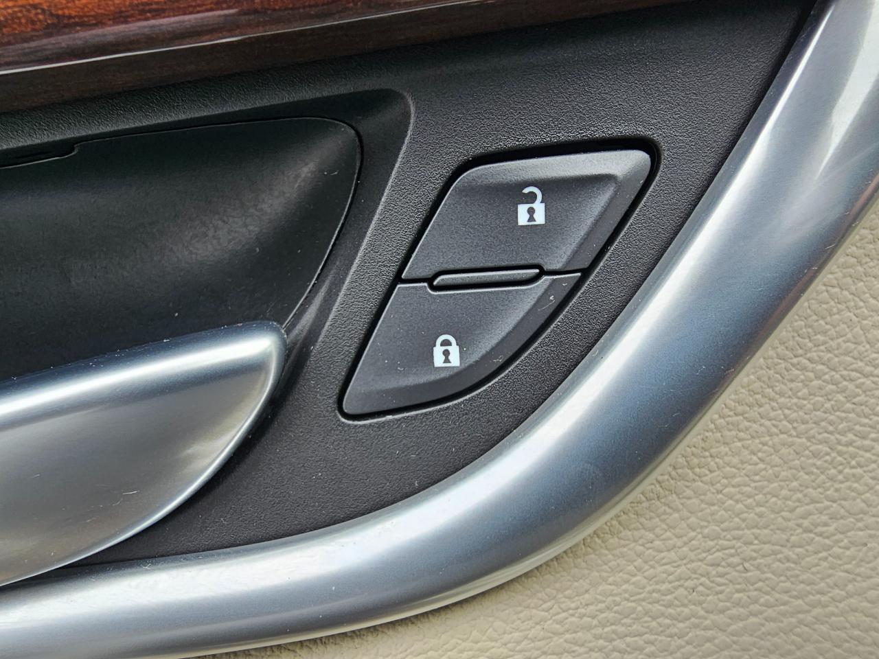 Cadillac XTS 4dr Sdn Premium FWD 2014