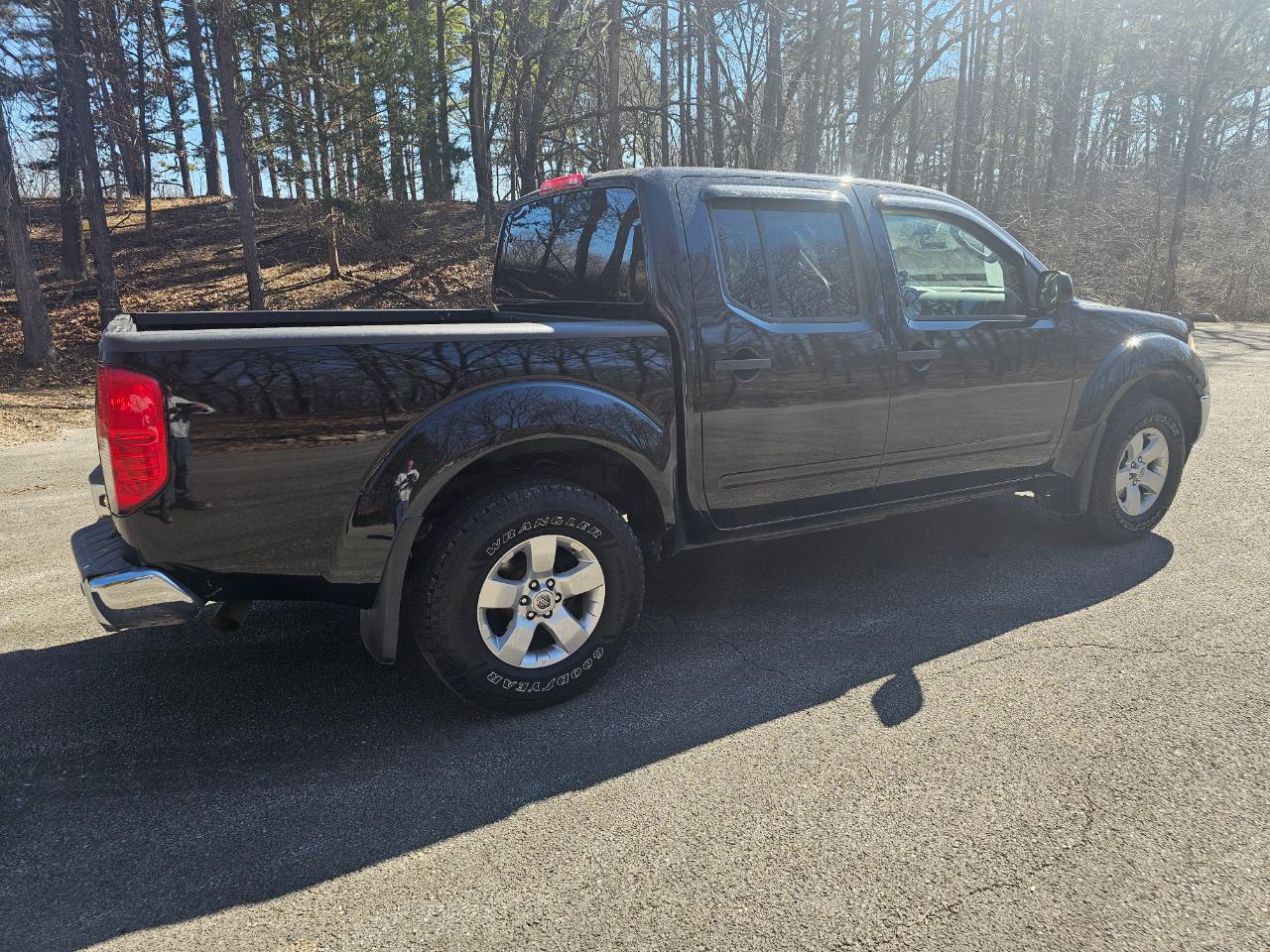 Nissan Frontier 4WD Crew Cab SWB Auto SV 2011