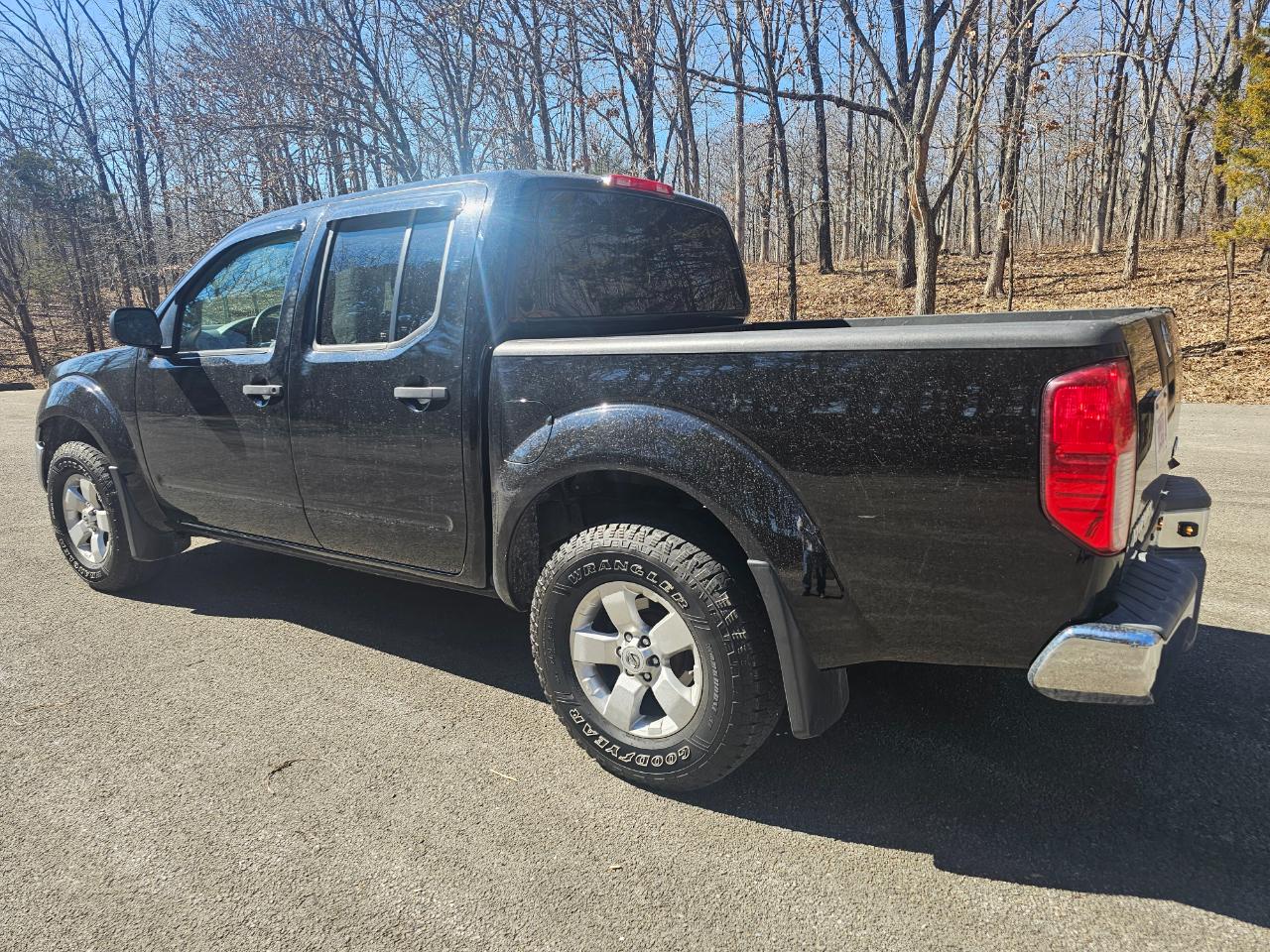 Nissan Frontier 4WD Crew Cab SWB Auto SV 2011