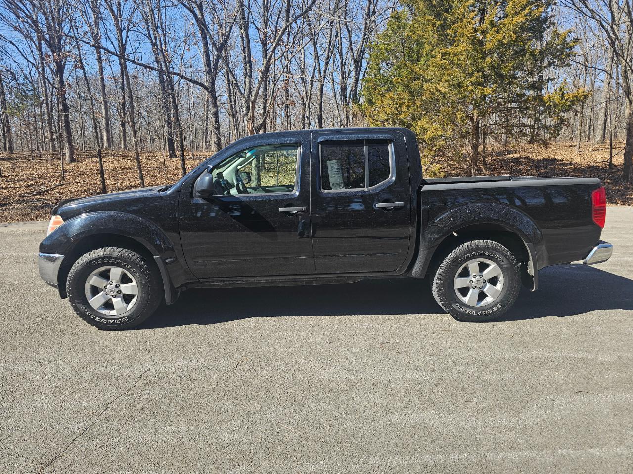 Nissan Frontier 4WD Crew Cab SWB Auto SV 2011