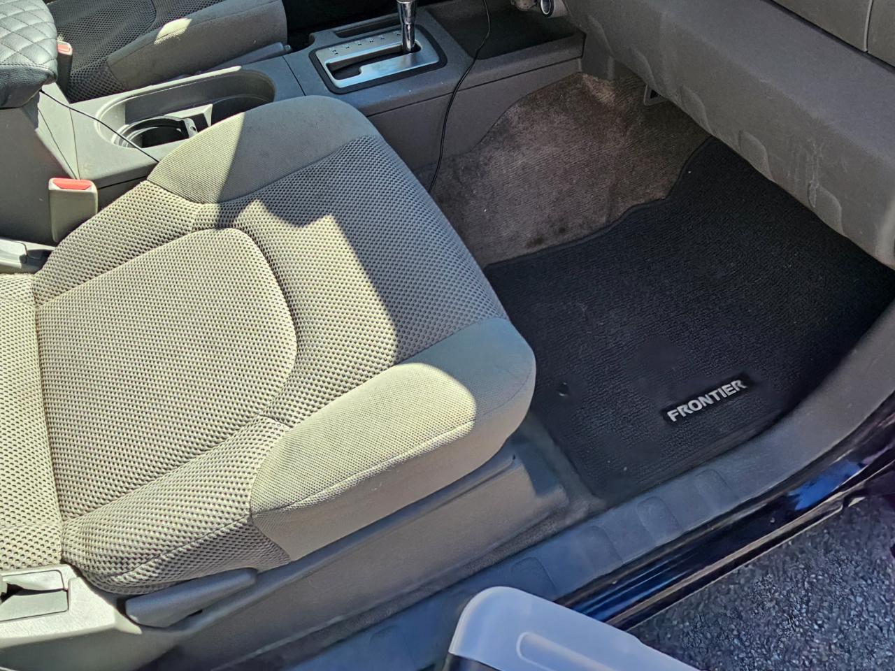 Nissan Frontier 4WD Crew Cab SWB Auto SV 2011