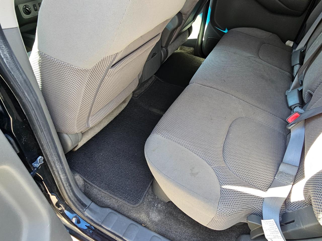 Nissan Frontier 4WD Crew Cab SWB Auto SV 2011