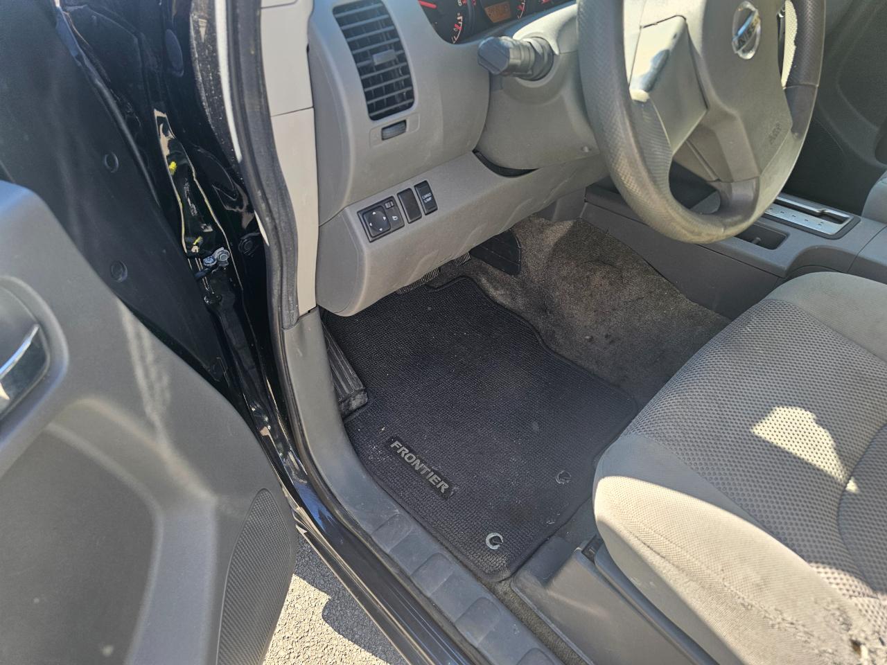 Nissan Frontier 4WD Crew Cab SWB Auto SV 2011