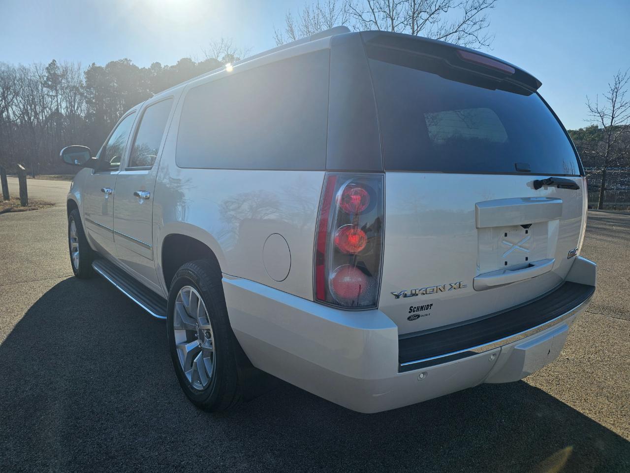 GMC Yukon XL AWD 4dr Denali 2014