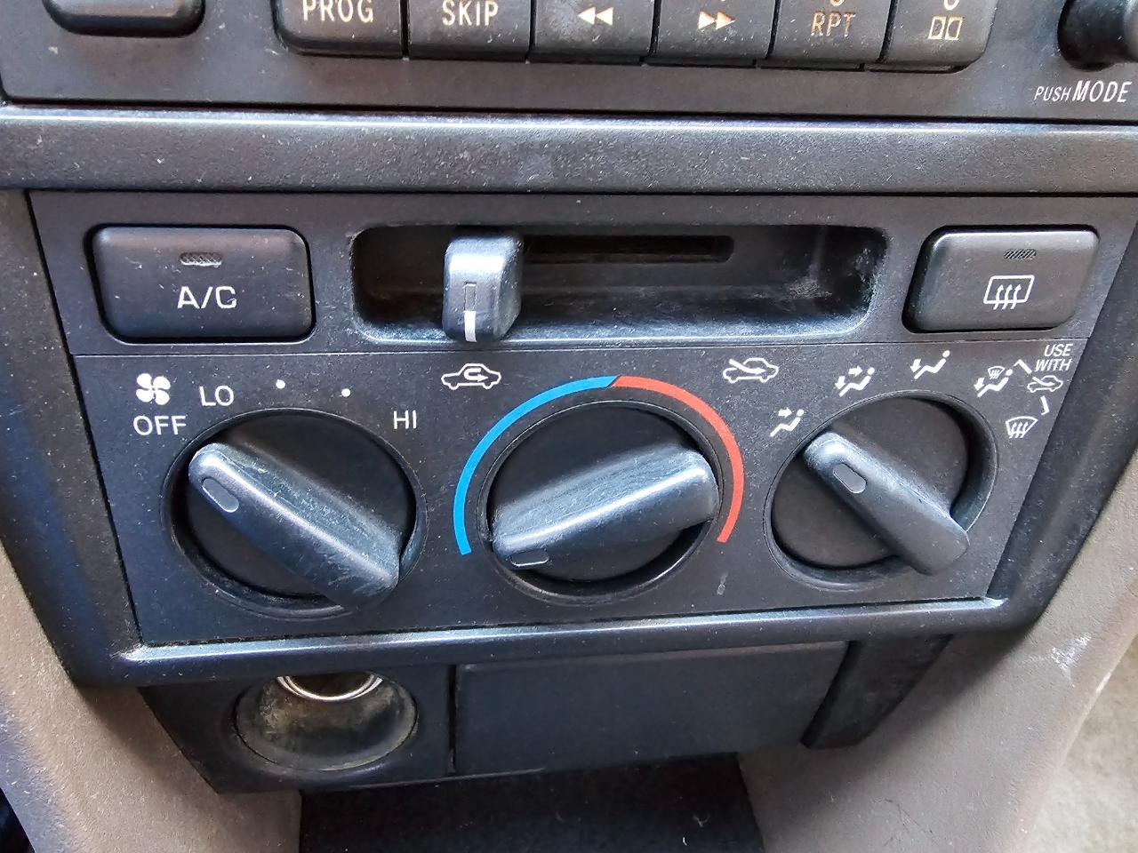 Toyota Camry 4dr Sdn XLE Auto 1999