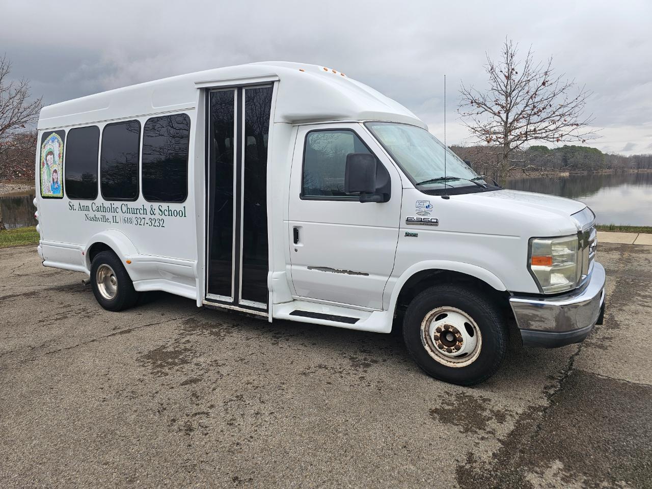 Ford Econoline Commercial Cutaway E-350 Super Duty 138" 5-Spd SRW 2010