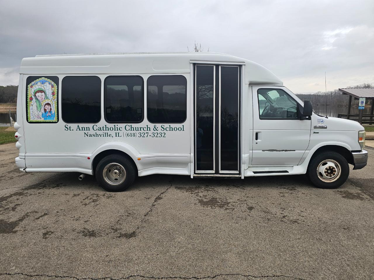 Ford Econoline Commercial Cutaway E-350 Super Duty 138" 5-Spd SRW 2010