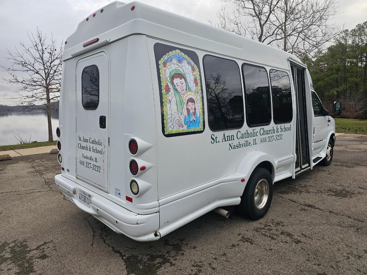 Ford Econoline Commercial Cutaway E-350 Super Duty 138" 5-Spd SRW 2010