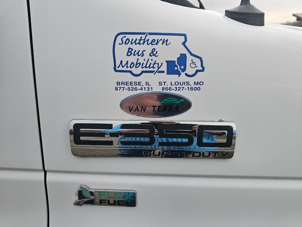 Ford Econoline Commercial Cutaway E-350 Super Duty 138" 5-Spd SRW 2010