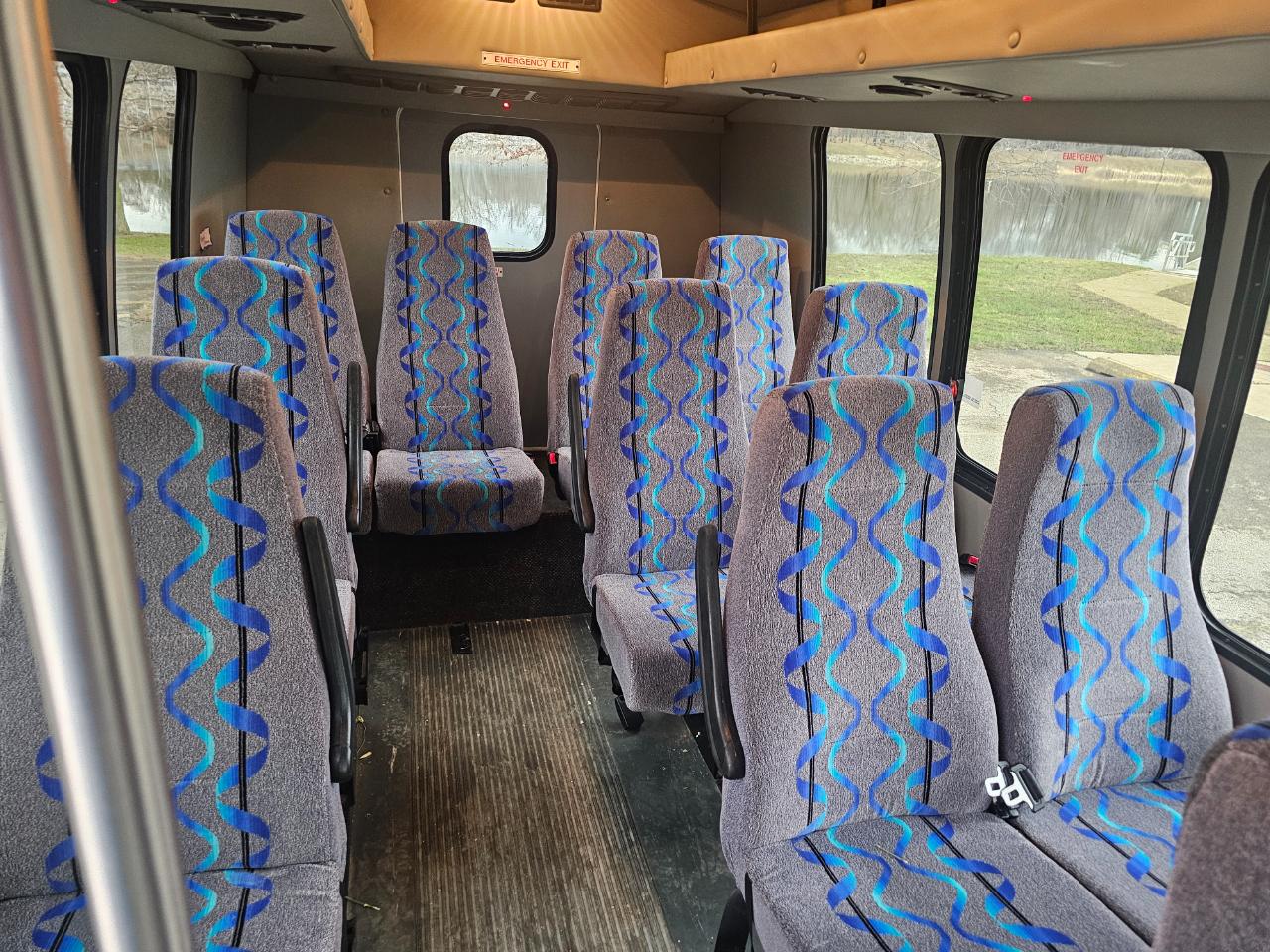 Ford Econoline Commercial Cutaway E-350 Super Duty 138" 5-Spd SRW 2010